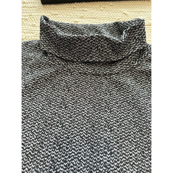 Athleta Flurry Peak Black Norwegian Gray Seamless Turtleneck Shirt Sz L - Picture 5 of 8